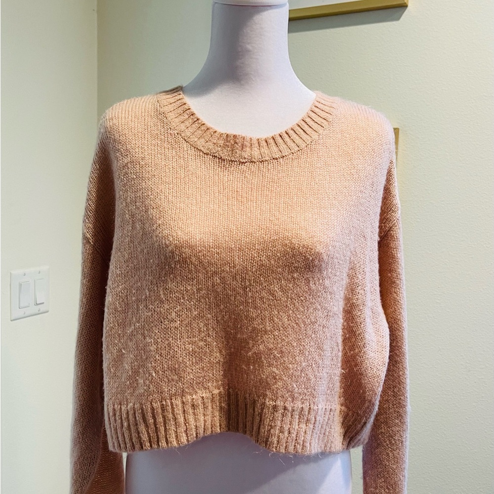 Peachy Pink Cropped Crew Neck Sweater with Ribbed Detailing